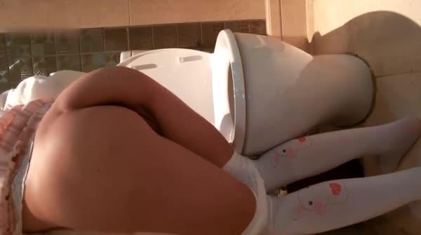 新晋网红美少女洛美瑶瑶新作之思春等待 翘美臀待插入 水晶窥视粉穴 首次完美露出 原版私拍45P 高清720P版